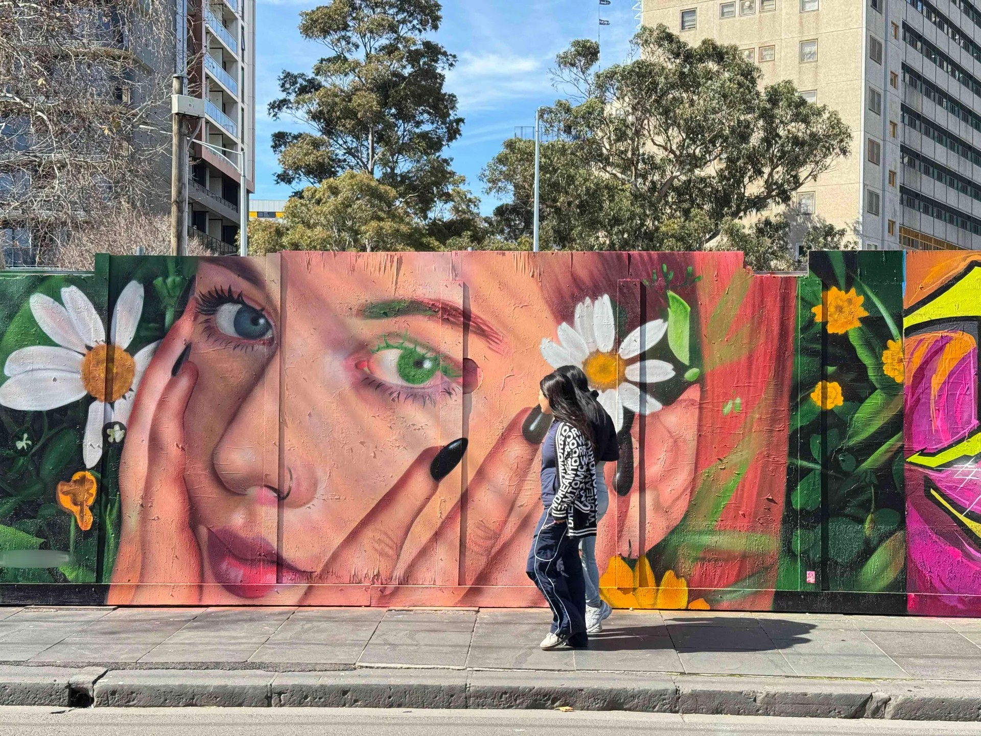 Chapel St
