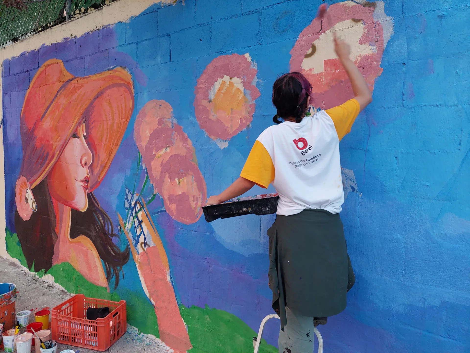 ANTES - Mural, mujer y dientes de león