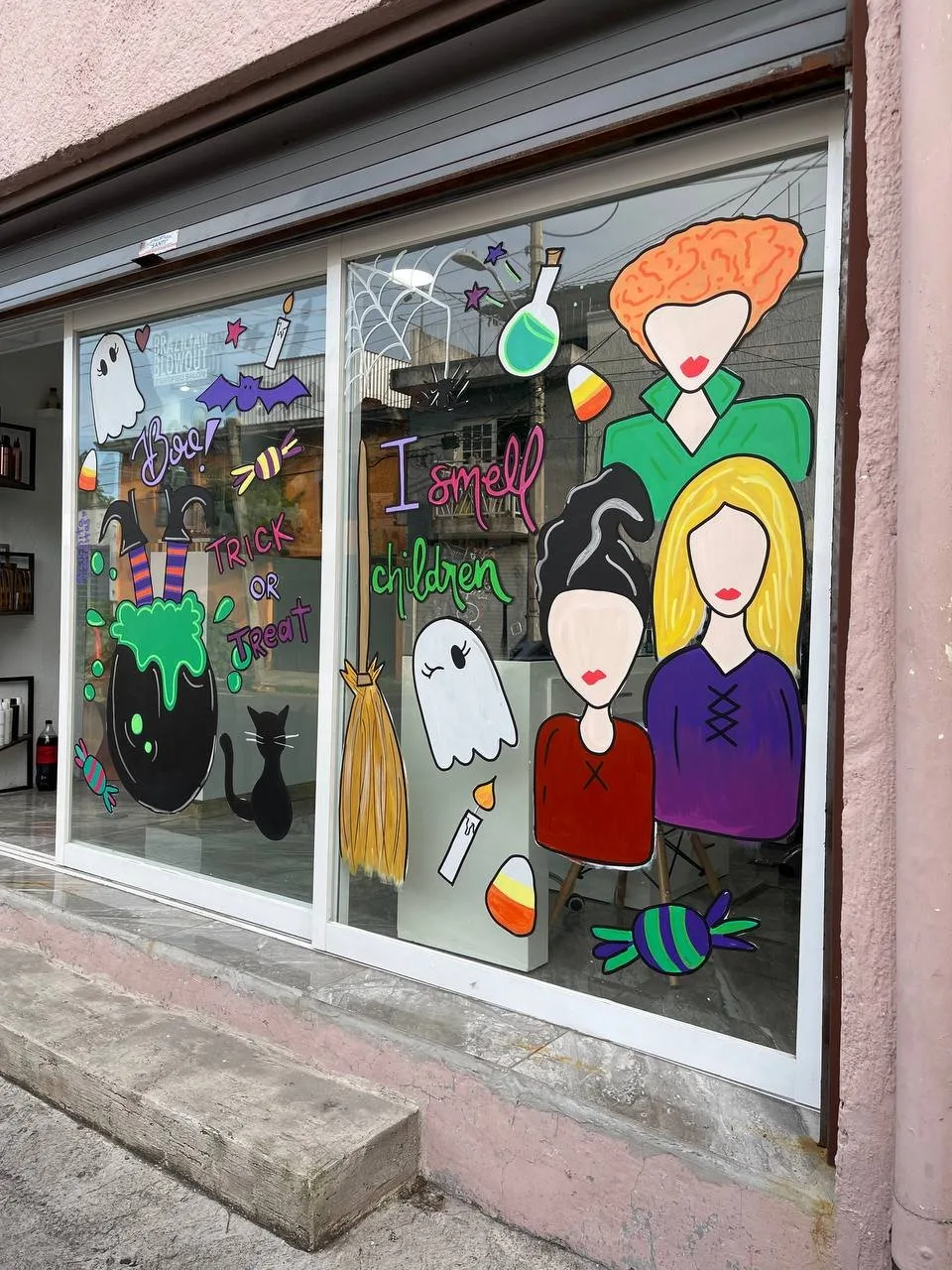 I smell children, mural en vidrio