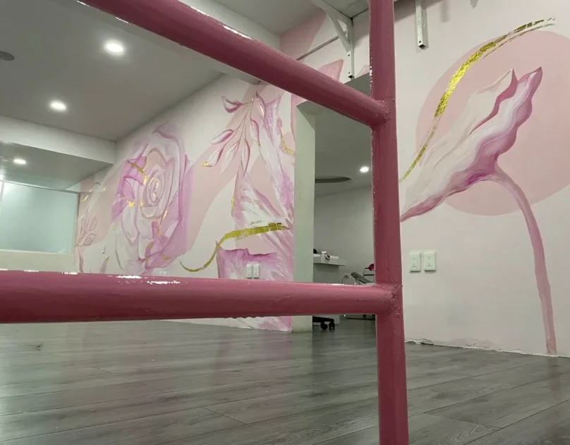 MURAL ROSA CON ORO