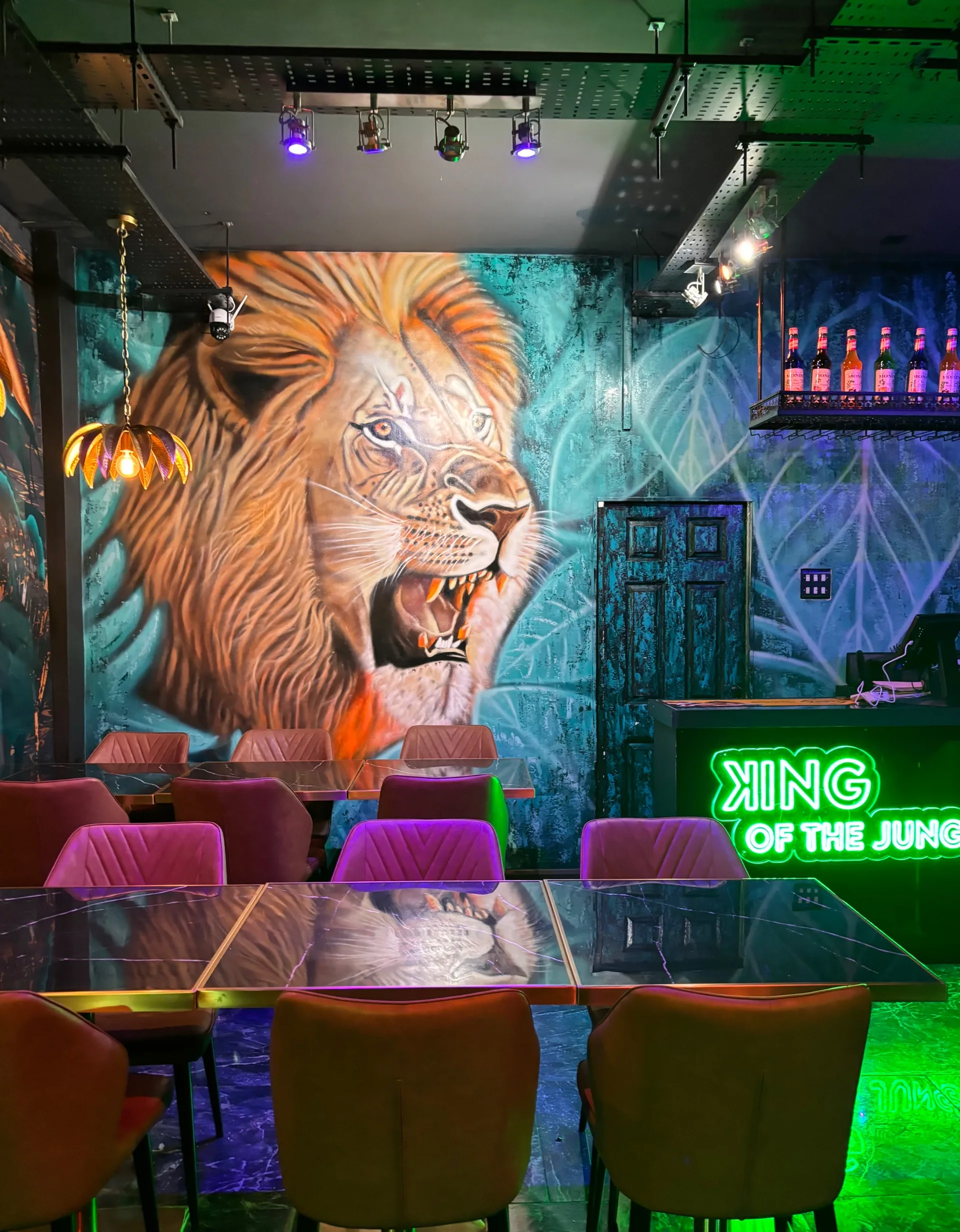 Lion and jungle mural 