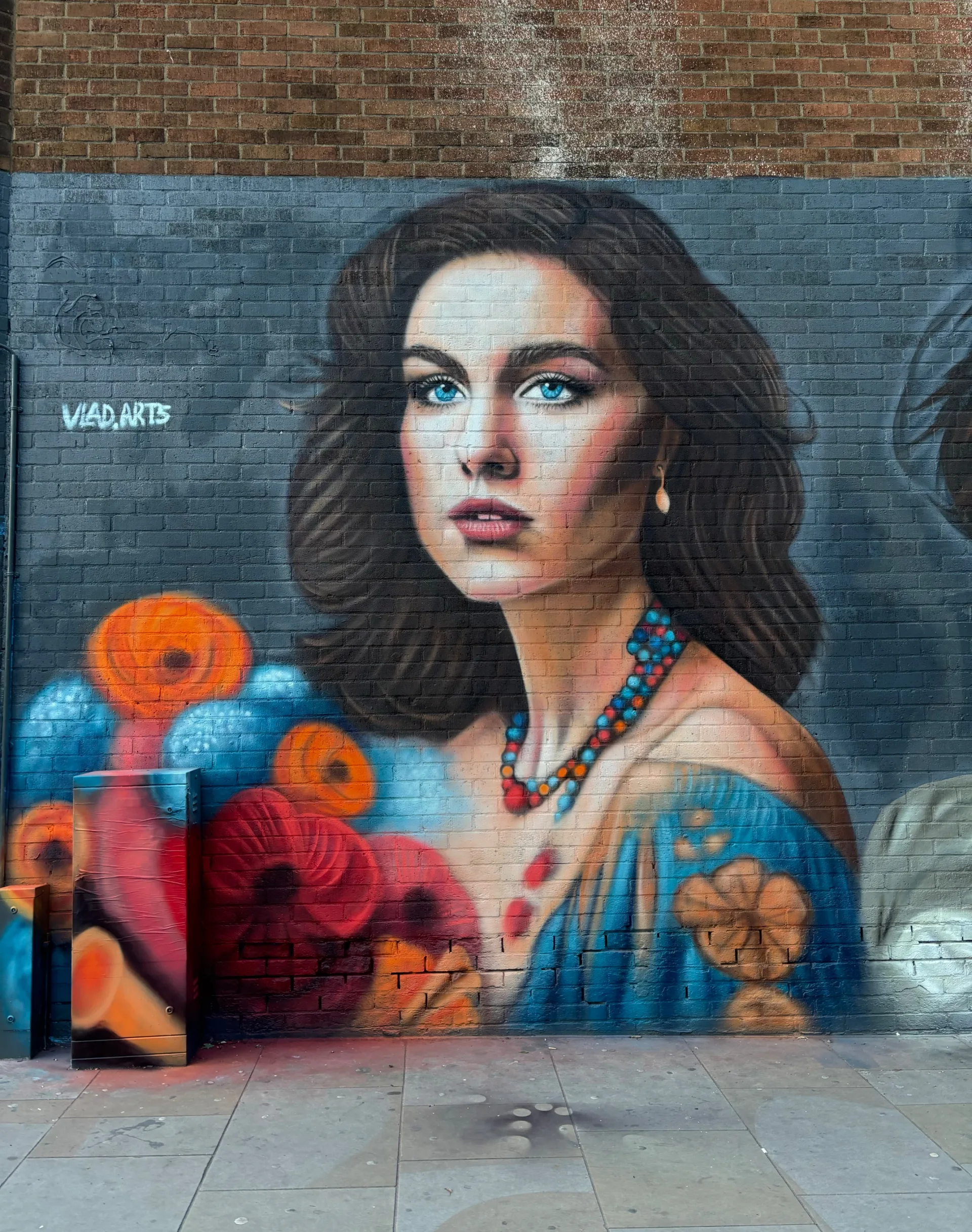 Portait & flowers mural 