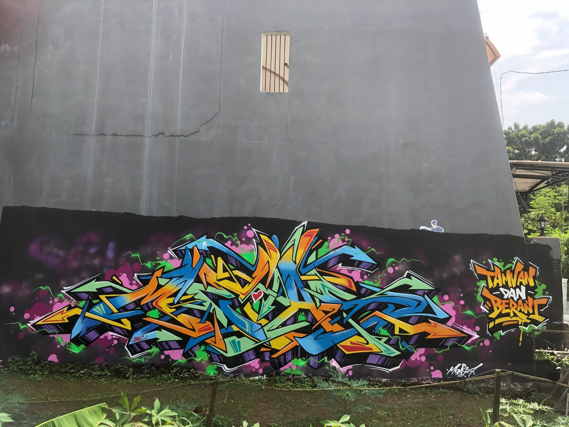 Meas Graffiti