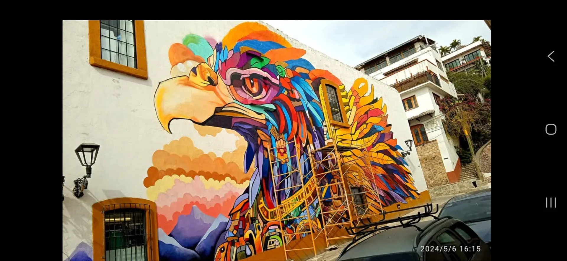 Águila de mil colores.