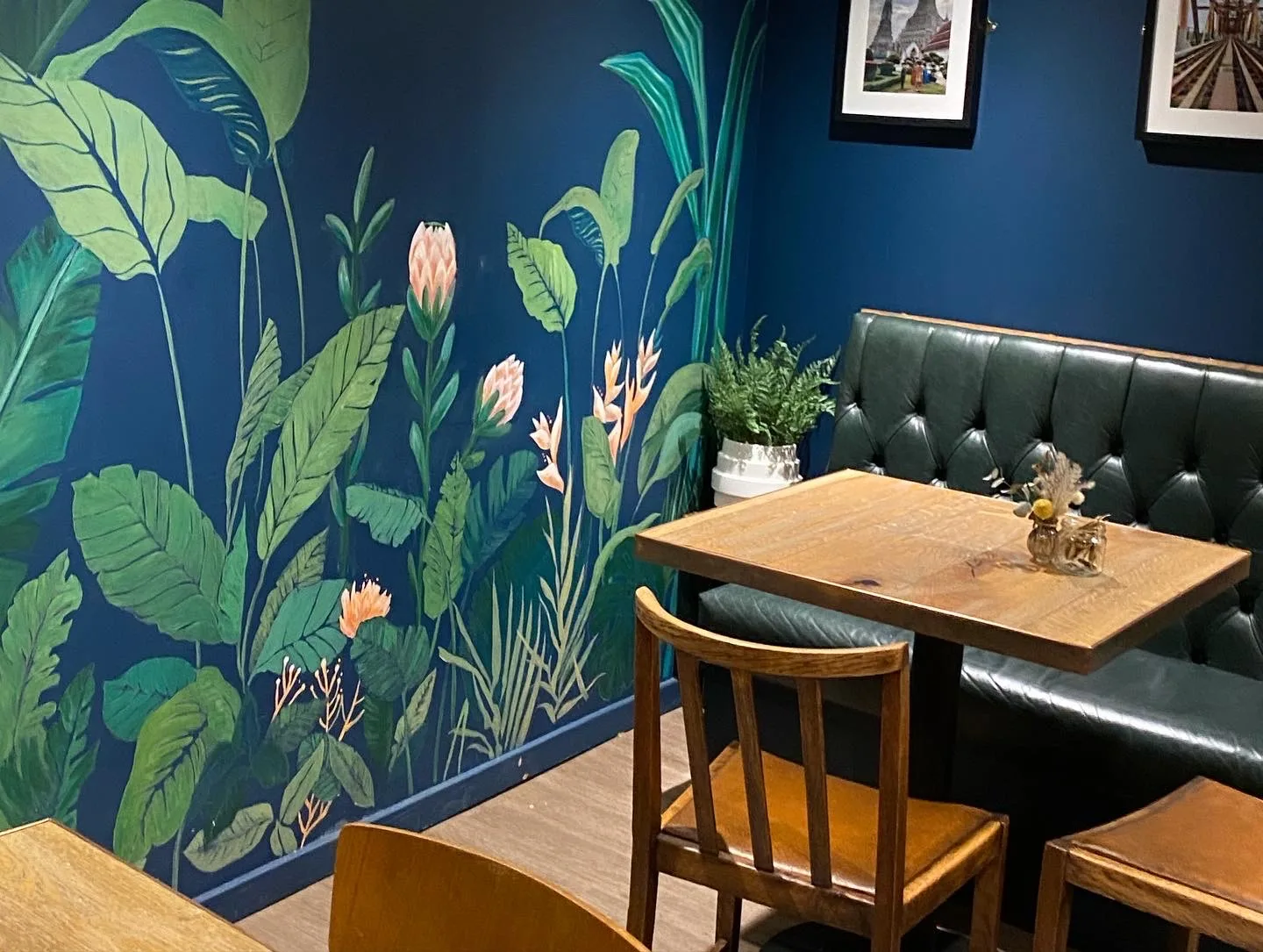 Tropical cafe