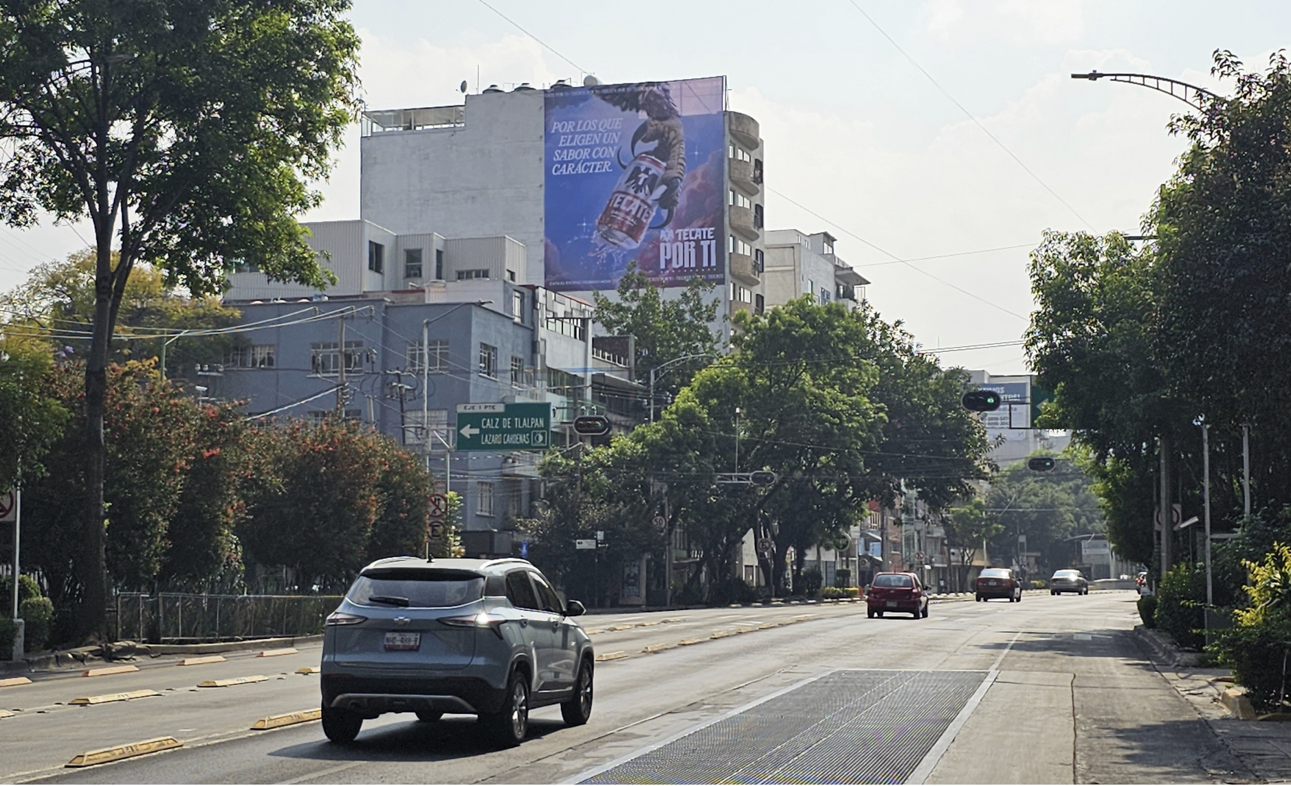 "Impacto Visual en Avenida Cuauhtémoc Guadalajara"